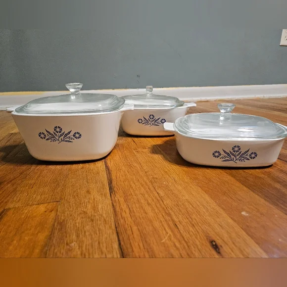 【used】パイレックス ベイキングディッシュ VINTAGE PYREX - 2 QT BAKER IN A BASKET - CASSEROLE DISH